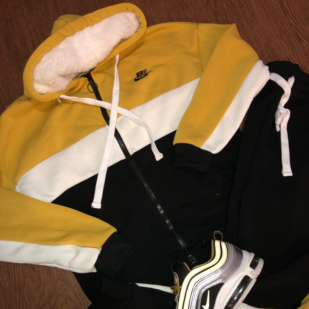 Women’s small with a 7 shoe